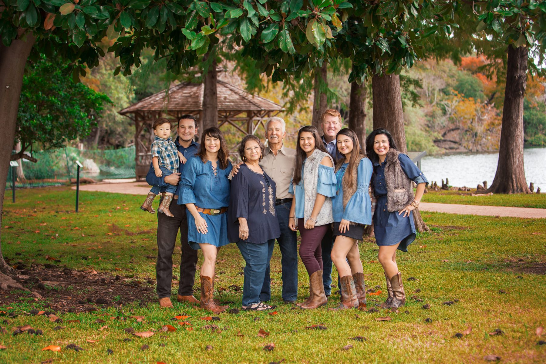 Family Portraits gallery image 13